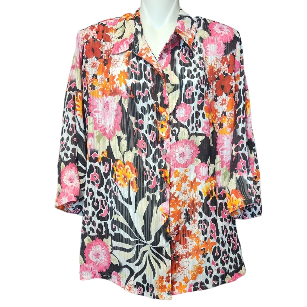 Vintage Alia Floral button-down blouse has an 80s style with fuller shoulders T2